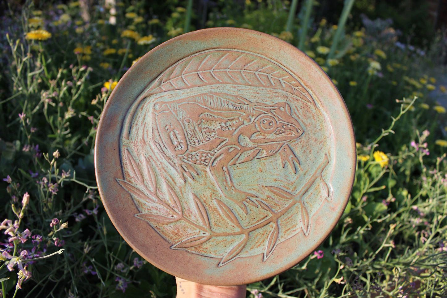 Frog plate